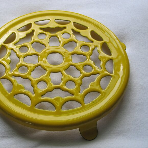 vintage Fitz & Floyd Yellow Enameled 8" Metal Vase Base Stand, Footed - Picture 4 of 5